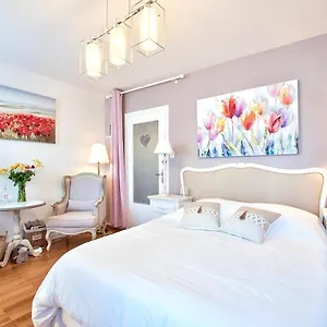 Naturalbnb: Tranquil Retreat With Homemade Breakfast & Secure Parking Bed & Breakfast